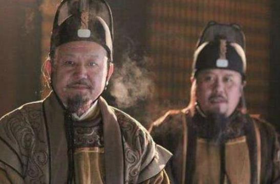 他是当朝宰相却受人鄙视,皇帝居然安排他去扫茅厕 他是当朝宰相却受人鄙视,皇帝居然安排他去扫茅厕