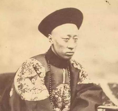健康无恙的慈安太后在45岁突然暴毙的原因是什么？