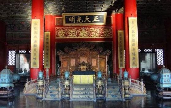 紫禁城是刘伯温帮朱棣修建的吗?刘伯温不是在朱元璋时期就死了吗 紫禁城是刘伯温帮朱棣修建的吗?刘伯温不是在朱元璋时期就死了吗