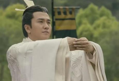 曹操临死前为什么要弄死杨修 而不是司马懿呢