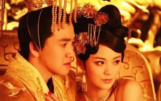 冯小怜为什么要赤裸的躺在桌子上供大臣欣赏? 冯小怜为什么要赤裸的躺在桌子上供大臣欣赏?