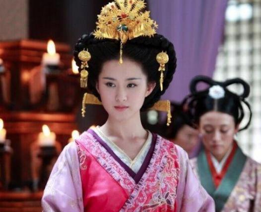 她克死两任未婚夫，入宫成皇后竟连辅六任帝王