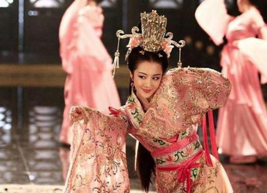 算命的说甄姬命带桃花,最后被男人争抢惨死 算命的说甄姬命带桃花,最后被男人争抢惨死