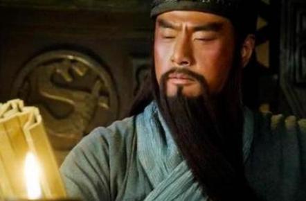 关羽为何手中总是拿着一本书?关羽拿的是什么书? 关羽为何手中总是拿着一本书?关羽拿的是什么书?
