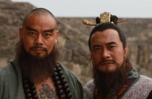卢俊义被骗上梁山后，为什么有8位好汉跟他比斗？