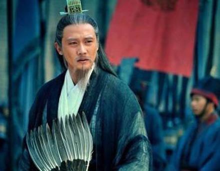 诸葛亮为什么总是拿着扇子 甚至在冬天的时候都拿着呢 诸葛亮为什么总是拿着扇子 甚至在冬天的时候都拿着呢