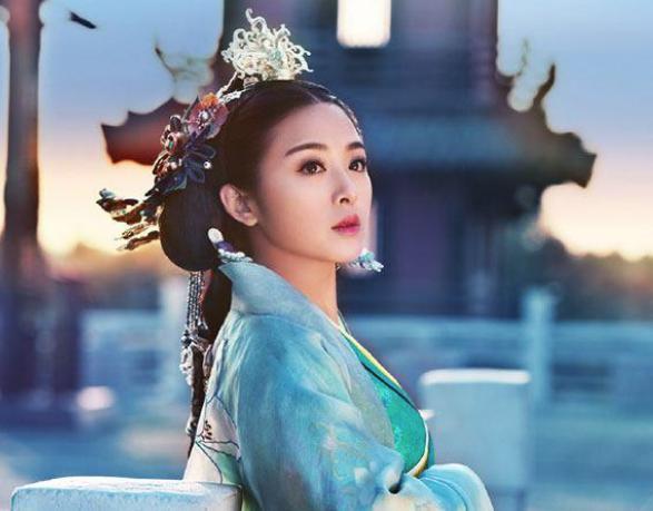 皇妃把儿子送给皇后，最后儿子当上了皇帝