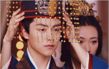 为什么汉献帝听说刘备自立为帝会哈哈大笑 大笑的原因是什么