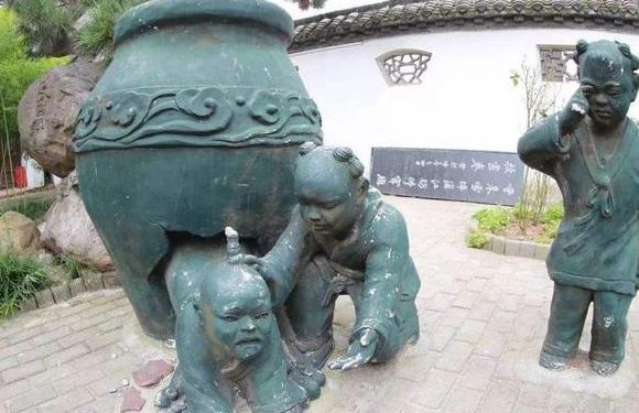 司马光砸缸救的人是谁?这个人最后有着怎样的成就 司马光砸缸救的人是谁?这个人最后有着怎样的成就