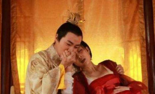 大臣以为只要忠心就会被皇帝重用,谁知皇帝送他马时竟是他的死期! 大臣以为只要忠心就会被皇帝重用,谁知皇帝送他马时竟是他的死期!