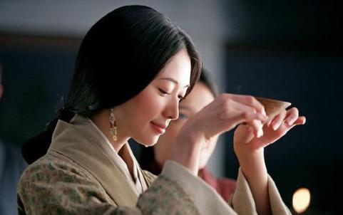 历史上小乔跟周瑜之间存在感情吗？只是战利品