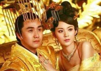 大臣以为只要忠心就会被皇帝重用,谁知皇帝送他马时竟是他的死期! 大臣以为只要忠心就会被皇帝重用,谁知皇帝送他马时竟是他的死期!