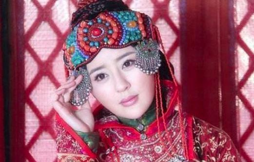 她改嫁皇太极，还让前夫的儿子娶自己女儿