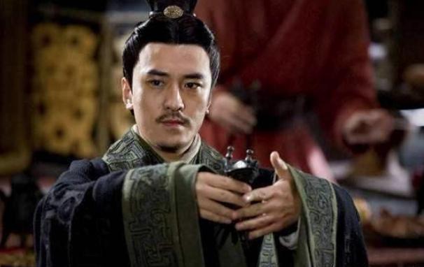 面对晁错的削藩令,吴王刘濞是怎么做的? 面对晁错的削藩令,吴王刘濞是怎么做的?