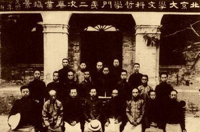 冯友兰：中国当代著名哲学家、教育家