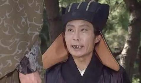 蜀汉中太监黄皓排挤忠良，乱政误国，蜀汉亡后司马昭将其活剐 。