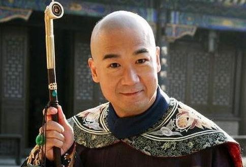 和珅(吏部尚书)和纪晓岚(礼部尚书)的放到现在是什么官职?哪一个更大一些 和珅(吏部尚书)和纪晓岚(礼部尚书)的放到现在是什么官职?哪一个更大一些