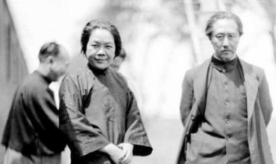 她出身豪门，是历史上第一位女性律师，晚年却客死他乡