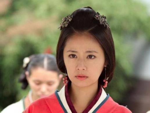 她是<a href=https://www.lishiji.cn/lishi/2302/ target=_blank class=infotextkey>窦皇后</a>唯一的女儿,晚年下场却凄凉悲惨 她是窦<a href=https://www.lishiji.cn/lishi/13/ target=_blank class=infotextkey>皇后</a>唯一的<a href=https://www.lishiji.cn/lishi/10018/ target=_blank class=infotextkey>女儿</a>,<a href=https://www.lishiji.cn/lishi/9709/ target=_blank class=infotextkey>晚年</a>下场却凄凉悲惨