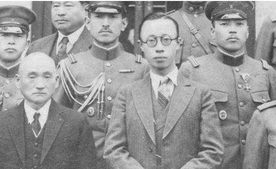 这个人加入美国籍后，将百件祖传国宝捐出