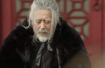 有三个人不该杀曹操杀了，最该杀的那个曹操却没动手！