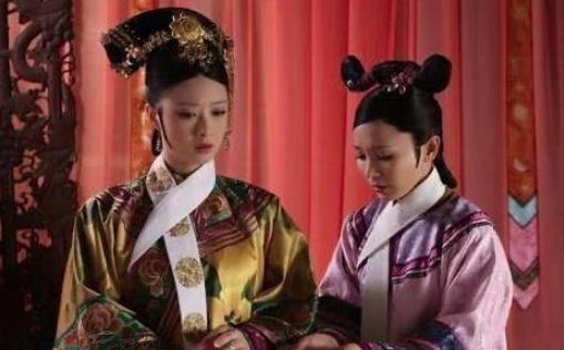 揭秘：清朝后宫嫔妃为什么需要宫女搀扶着走路？