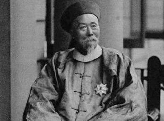 原配夫人不孕，丈夫居然移情17岁义女