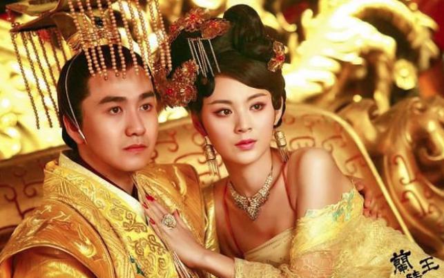 敌军兵临城下,奇葩皇帝将皇位让给儿子 敌军兵临城下,奇葩皇帝将皇位让给儿子