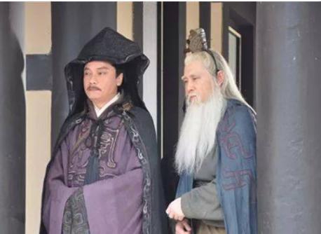 陆绩是什么样的人？此人六岁为母藏橘，十岁与凤雏齐名，断生死预言三国六十年归一