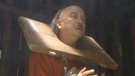 和珅墓前的狮子为何面露凶光？和珅为何成为大清巨贪？