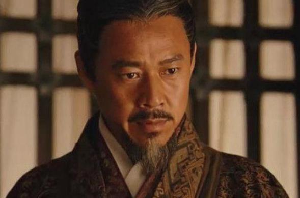 此人是江东十二虎臣之一，献出奇策最后结局如何？