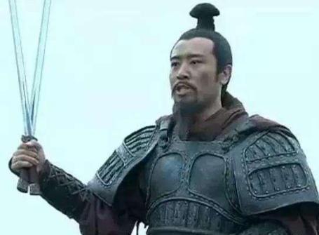 关羽用青龙偃月刀,张飞用丈八蛇矛 身为大哥的刘备到底用什么武器 关羽用青龙偃月刀,张飞用丈八蛇矛 身为大哥的刘备到底用什么武器