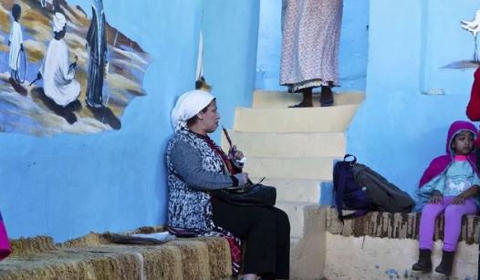 努比亚人有着怎样的生活习惯？为什么他们要将房子涂成蓝色