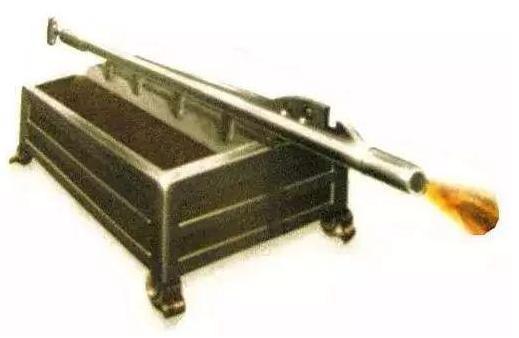 古代最早的喷火器，射程能达6米杀伤力极强就连海战都适用