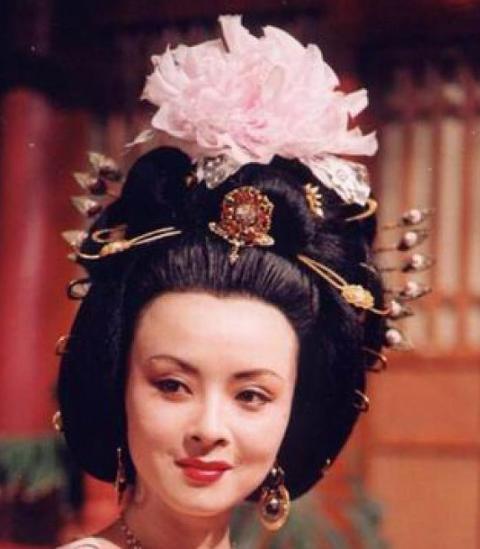 唐玄宗只是把杨玉环当作梅妃的替身吗？