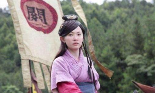 她是关羽的女儿，拜赵云为师后成为大将