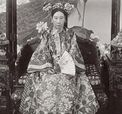 慈禧的<a href=https://www.lishiji.cn/lishi/11539/ target=_blank class=infotextkey>文化水平</a>到底有多高呢 看看她写的抄写心经手笔就知道了