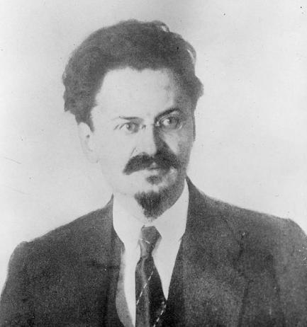 托洛茨基为什么没有撤下斯大林 他是怎么败给斯大林的