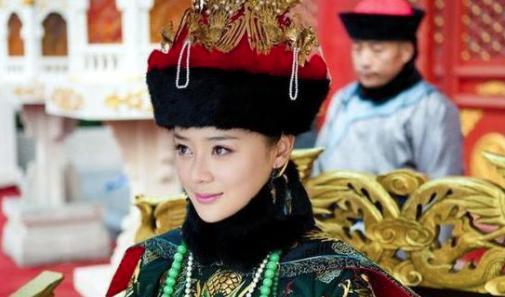 她改嫁皇太极，还让前夫的儿子娶自己女儿