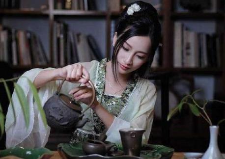 温酒斩华雄里的华雄是何许人也 这个故事是真实的吗 温酒斩华雄里的华雄是何许人也 这个故事是真实的吗