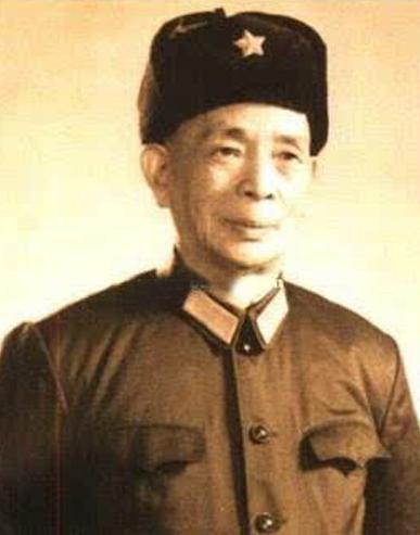 童陆生的军衔是什么？是我军少将，其实按资历他比元帅都高