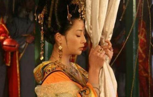 杨贵妃给安禄山洗澡是怎么回事？安禄山为什么硬要认杨贵妃作干娘？