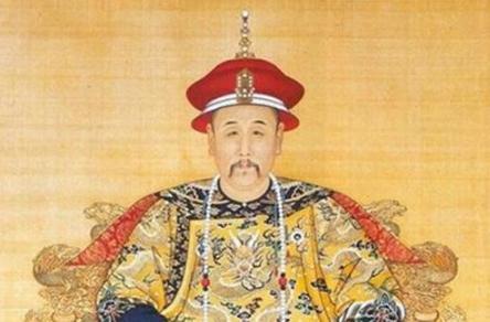 左宗棠为何能在一年半之内收复新疆？而康熙三代却花了半个世纪？