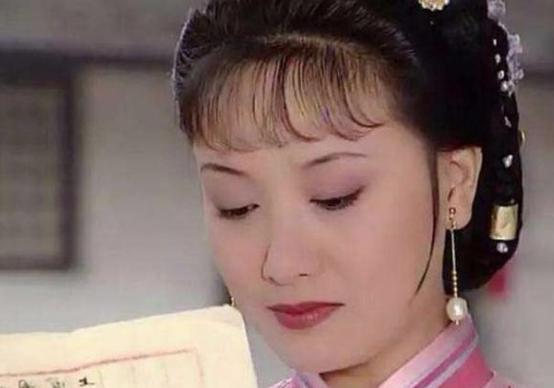 她是康熙最赏识的妃子，两件小事足以表明