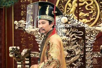 李亨作为太子利用马嵬坡兵变做出了什么事情？