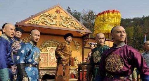 嘉庆为什么要急着扳倒和珅？和珅做了什么惹怒嘉庆？