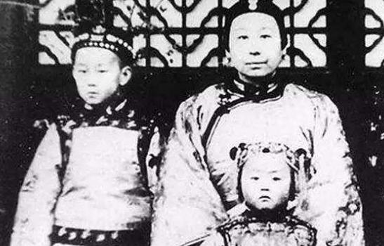 他娶“妹妹”为妻，生了一个儿子后来家喻户晓