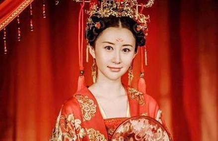 都说后宫不得干政 而他却靠皇后成为千古一帝 都说后宫不得干政 而他却靠皇后成为千古一帝