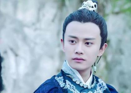 他被爱妾推上皇位，死前为什么把爱妾缢杀？