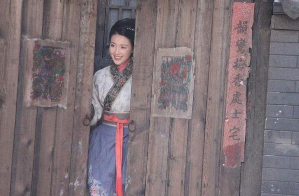 明代女性穿着上有什么选择?为什么酷爱上袄下裙 明代女性穿着上有什么选择?为什么酷爱上袄下裙